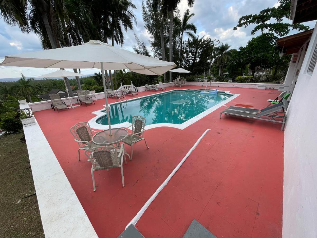 The Lodge @ Peaceful Palms 蒙特哥贝 外观 照片